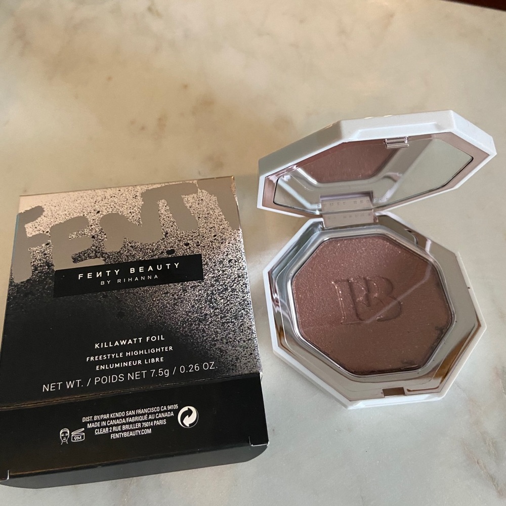 Fenty Beauty Highlighter in Penny4uthots